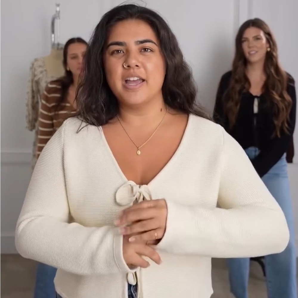 Neuflora cardigan cream size small NWT - Picture 2 of 4